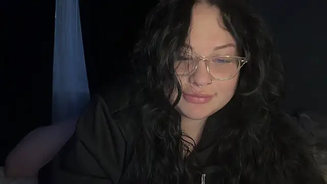 SerahMirabeli online show from October 3, 2025, 3:24 pm