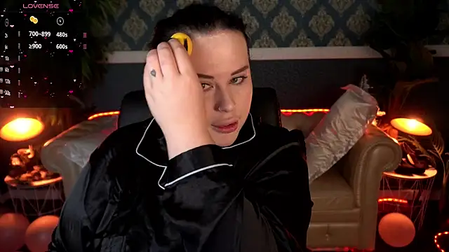 SerahMirabeli online show from March 8, 2026, 7:39 pm