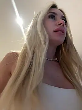 SexySaraxxoo online show from April 29, 2026, 9:57 am