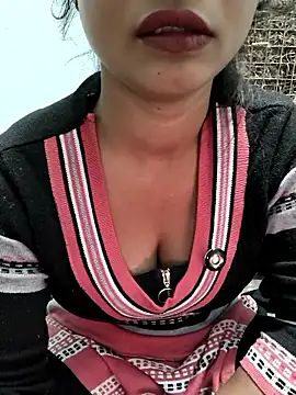 Snapshot of Itz_Mayra_ chatting on January 6, 2026, 8:40 am Itz Mayra online show from January 6, 2026, 8:40 am