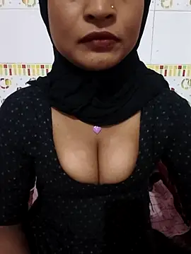 Snapshot of Itz_Mayra_ chatting on November 25, 2025, 8:47 am Itz Mayra online show from November 25, 2025, 8:47 am