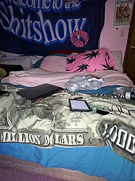 shortywidaphatty online show from December 15, 2025, 1:50 pm