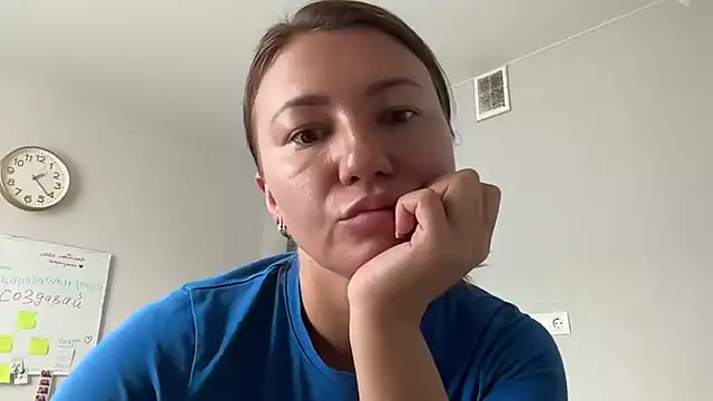 Snapshot of Caliraa chatting on July 11, 2026, 10:26 am Caliraa online show from July 11, 2026, 10:26 am