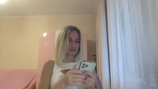 KarelliaStar online show from October 2, 2025, 7:34 am