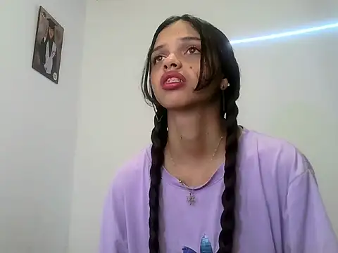 lucy babyy online show from October 13, 2025, 7:48 pm