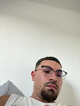 SantiGxxx33 online show from October 20, 2025, 9:37 pm