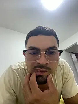 SantiGxxx33 online show from October 9, 2025, 1:17 am