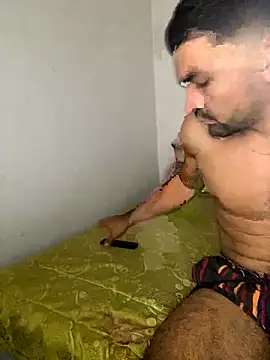 SantiGxxx33 online show from September 30, 2025, 9:54 pm