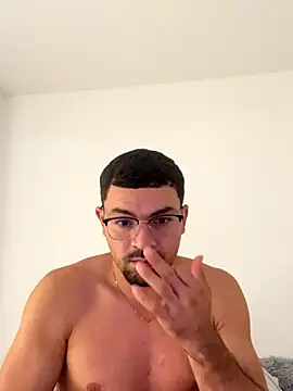 SantiGxxx33 online show from October 23, 2025, 2:16 pm