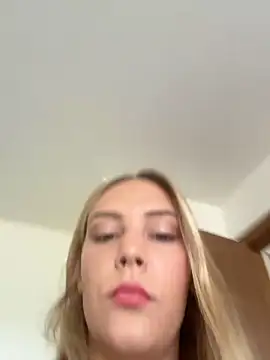 AllesandraLove online show from July 19, 2026, 7:32 pm