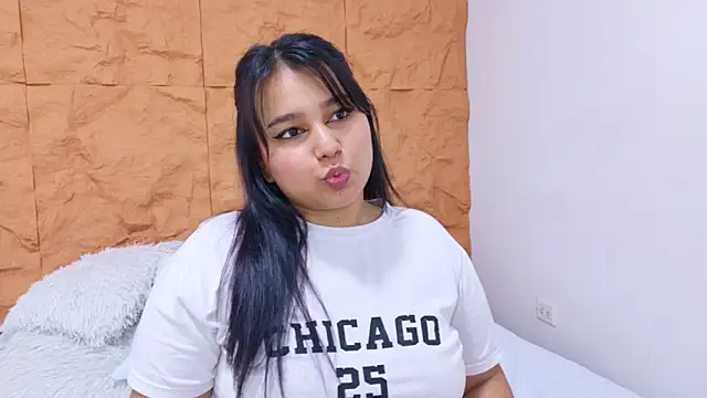 IvannaaVega online show from May 8, 2026, 5:00 am