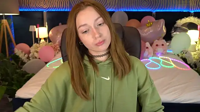 FoxyMayy online show from July 13, 2026, 12:37 pm