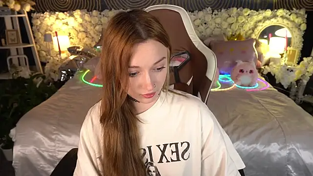 FoxyMayy online show from May 19, 2026, 1:40 pm