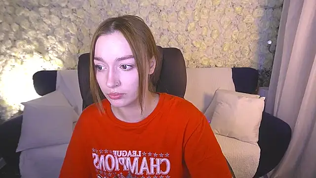 FoxyMayy online show from June 14, 2026, 7:48 pm