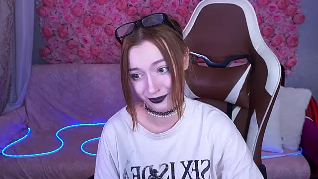 FoxyMayy online show from June 8, 2026, 1:28 am