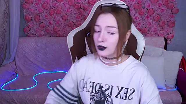 FoxyMayy online show from June 7, 2026, 8:03 pm