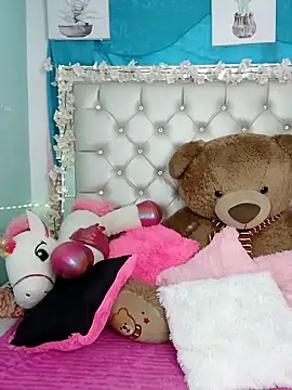 ZARAY 1118 online show from October 13, 2025, 8:10 pm