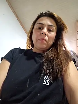 vanessa-titisM online show from April 24, 2026, 3:08 am