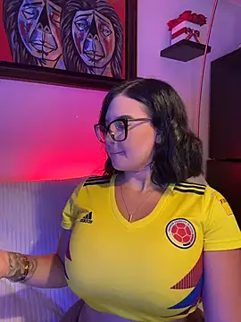 GabyMejiaa online show from November 15, 2025, 10:47 pm