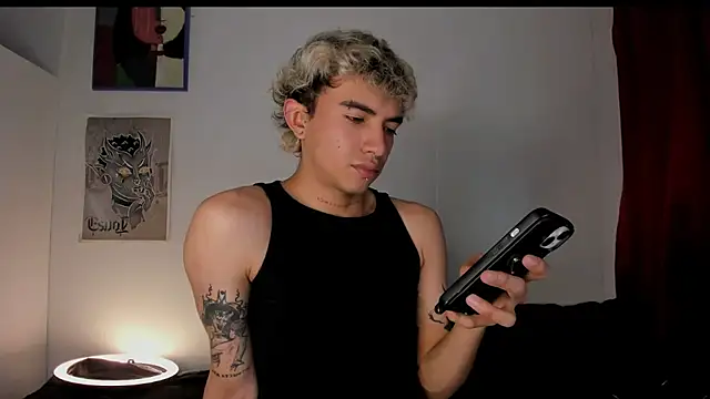 Snapshot of guynextdo0r chatting on January 18, 2026, 10:35 pm guynextdo0r online show from January 18, 2026, 10:35 pm