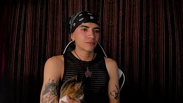 Snapshot of guynextdo0r chatting on November 12, 2025, 8:56 pm guynextdo0r online show from November 12, 2025, 8:56 pm