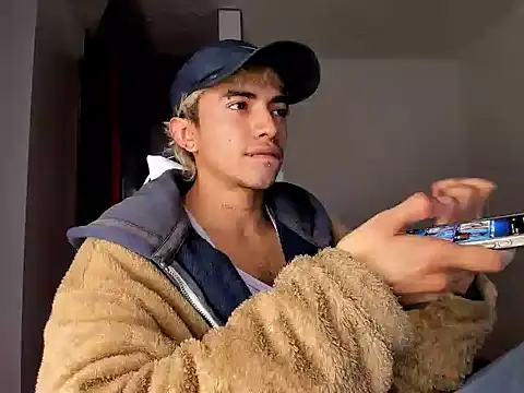 Snapshot of guynextdo0r chatting on September 25, 2025, 6:14 pm guynextdo0r online show from September 25, 2025, 6:14 pm