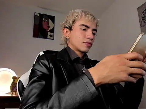 Snapshot of guynextdo0r chatting on October 24, 2025, 8:52 pm guynextdo0r online show from October 24, 2025, 8:52 pm