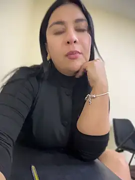 IrisDuvall online show from April 30, 2026, 11:31 pm