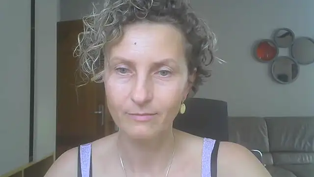 Sylira online show from July 26, 2026, 1:18 pm