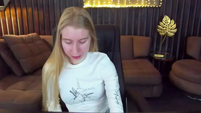 Alina Blonde online show from March 26, 2026, 6:33 am