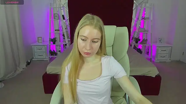 Alina Blonde online show from June 21, 2026, 5:35 am