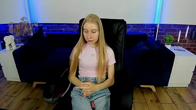 Alina Blonde online show from September 11, 2025, 8:47 am