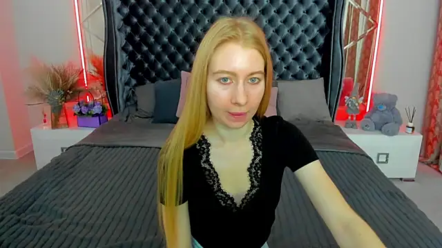 Snapshot of Alina_Blonde chatting on May 7, 2026, 5:33 am Alina Blonde online show from May 7, 2026, 5:33 am