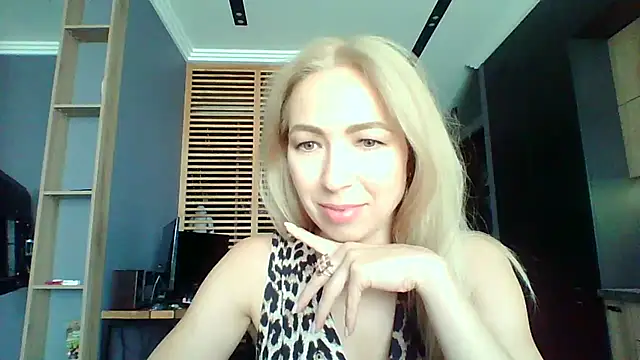 Snapshot of Ivvona chatting on July 17, 2026, 10:45 am Ivvona online show from July 17, 2026, 10:45 am