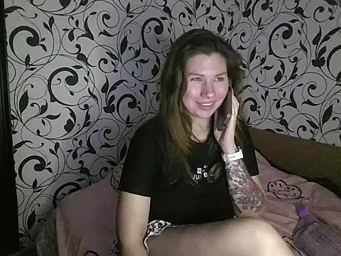 YourEmilie online show from October 31, 2025, 5:42 pm