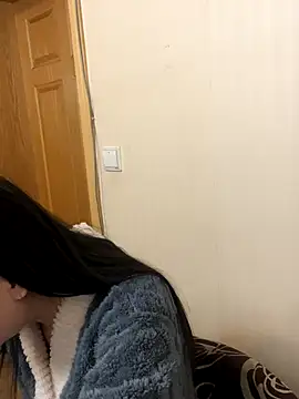 xiuchun100 online show from November 17, 2025, 11:14 am