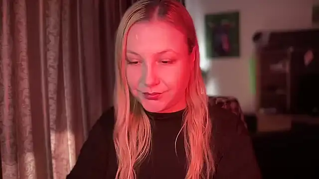 BikiHellena online show from November 12, 2025, 9:46 am