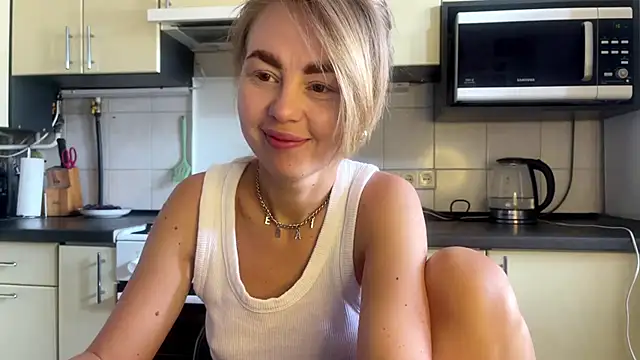 MartaLuna  online show from August 6, 2026, 7:58 am
