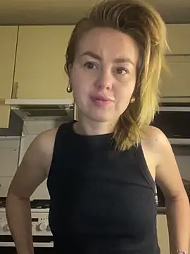 MartaLuna  online show from December 21, 2025, 2:19 pm