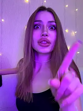 Elizabeth Tay online show from November 29, 2025, 5:46 pm