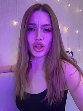 Elizabeth Tay online show from November 22, 2025, 4:50 pm