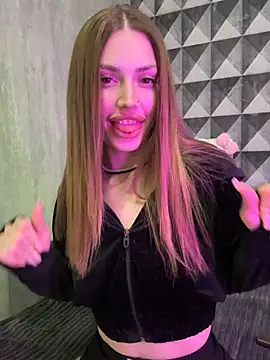 Elizabeth Tay online show from May 4, 2026, 6:44 pm