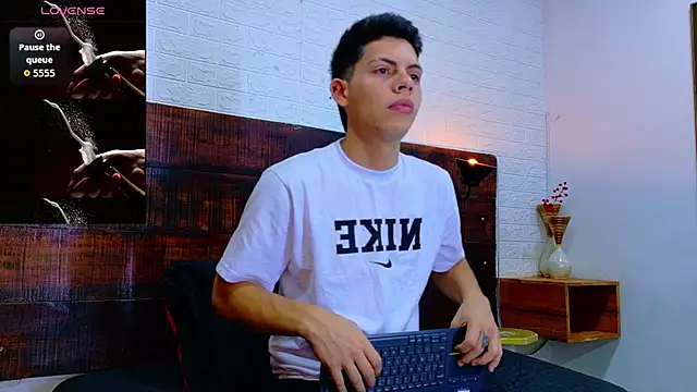 JhosuaVega online show from October 11, 2025, 9:27 pm