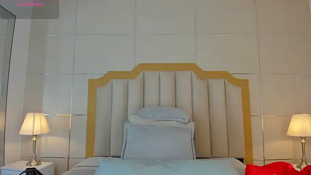 DakotaWangi online show from November 24, 2025, 3:06 am