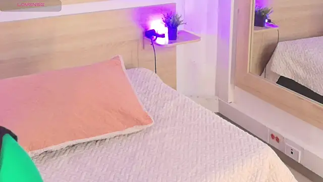 ValeryCortezm online show from October 12, 2025, 1:45 pm