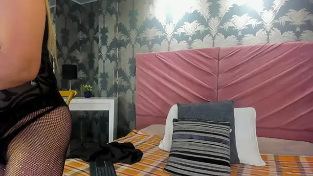 VictoriaQueen Fg online show from October 20, 2025, 12:49 pm