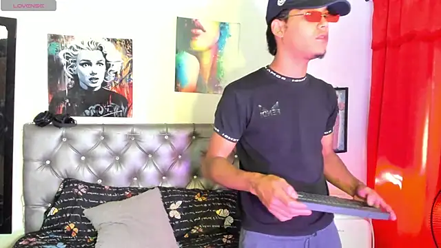 xxKamadevaxx online show from April 29, 2026, 2:32 pm
