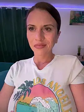 Snapshot of ScarlettNoirr chatting on June 19, 2026, 8:25 pm ScarlettNoirr online show from June 19, 2026, 8:25 pm