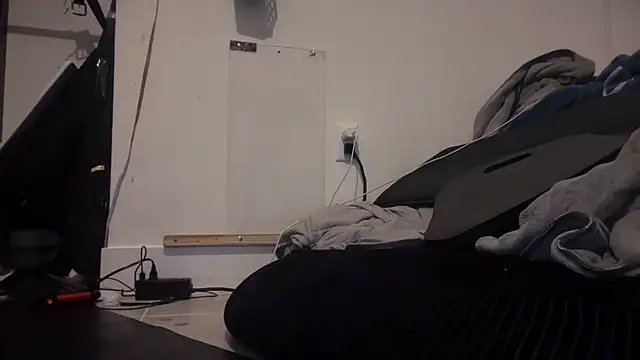 jasoncali305 online show from November 16, 2025, 1:49 pm