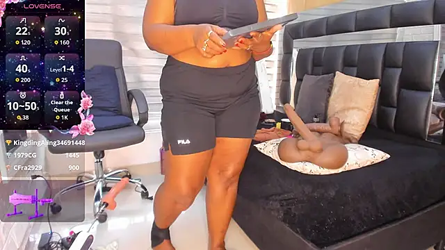 Snapshot of sheyla__ebony chatting on June 3, 2026, 2:33 pm sheyla ebony online show from June 3, 2026, 2:33 pm
